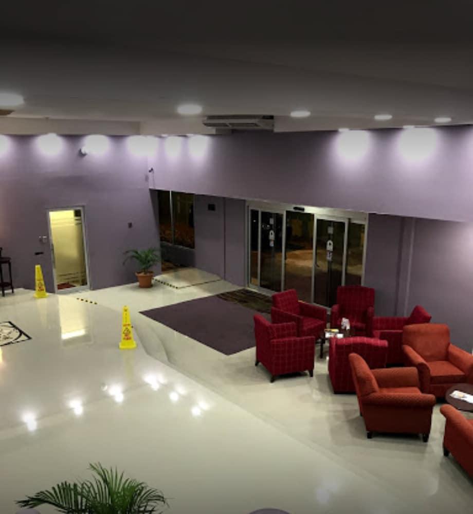 Airport Suites Hotel Piarco Exterior foto