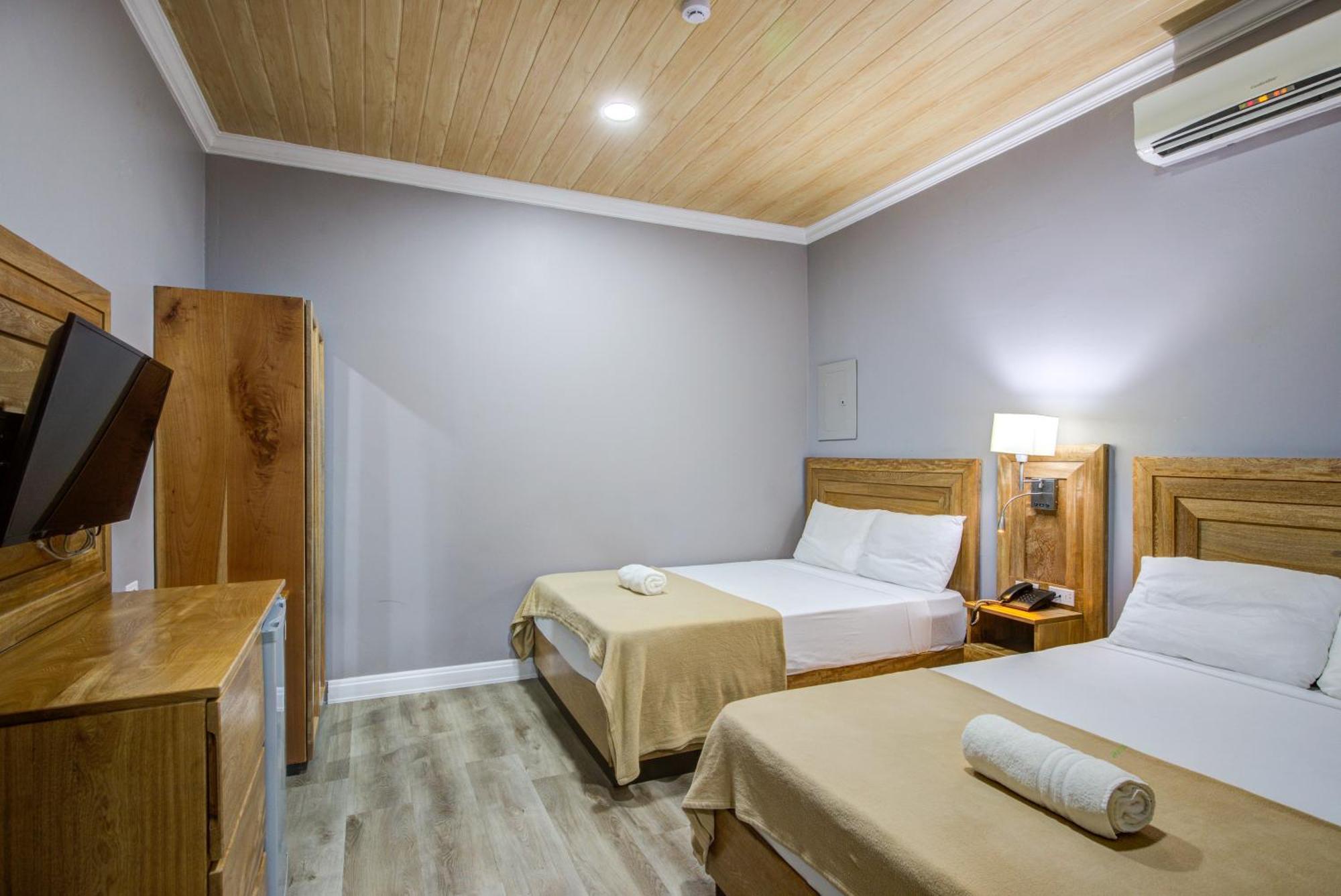 Airport Suites Hotel Piarco Exterior foto