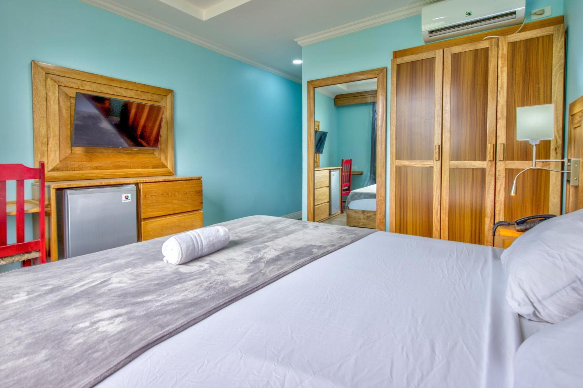 Airport Suites Hotel Piarco Exterior foto