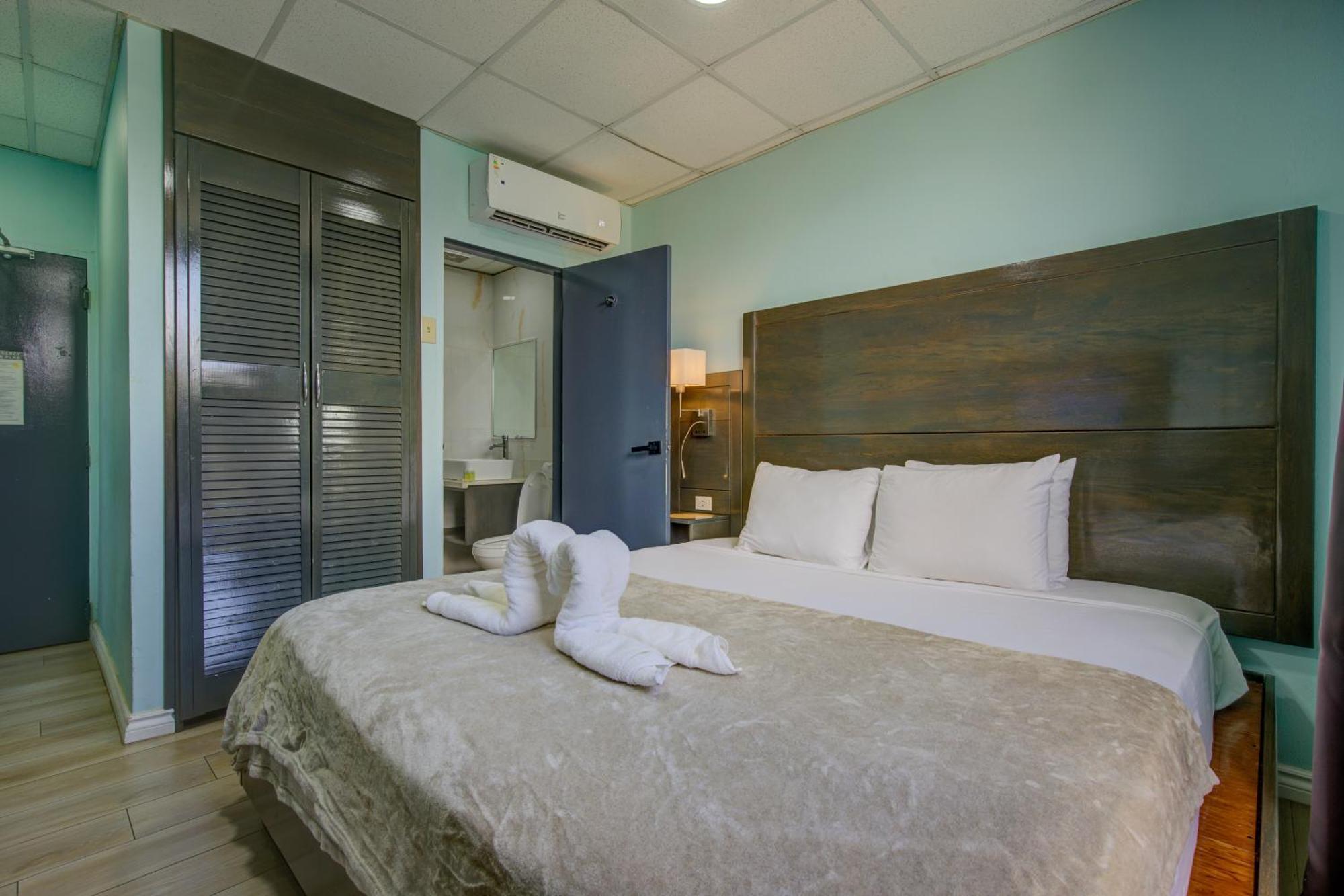 Airport Suites Hotel Piarco Exterior foto